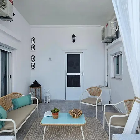 Captain Giorgos House * Pollonia